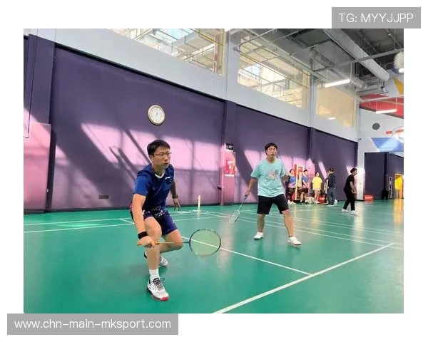 羽毛球发球假动作太迷惑，提升你的战术层次轻松取胜